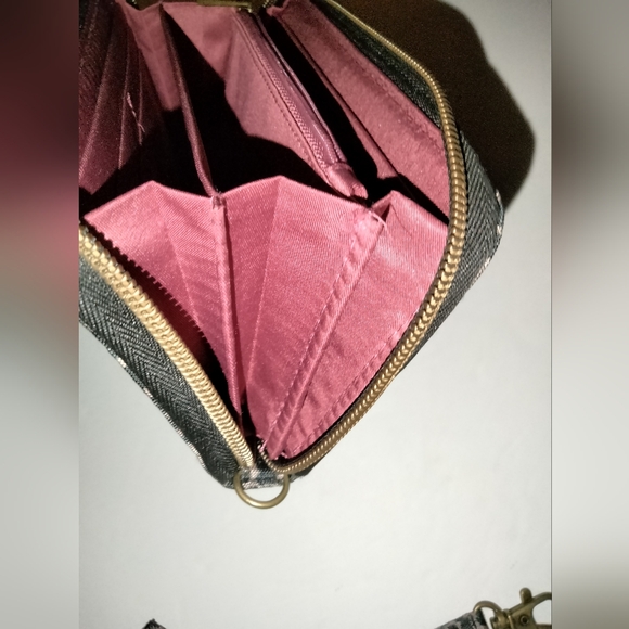 Travelon (Multicolor) Animal Print RFID Block Single Zip Around Wristlet Wallet - Picture 7 of 11